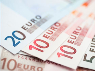 EUR/USD consolidates around 1.0700 without a clear direction